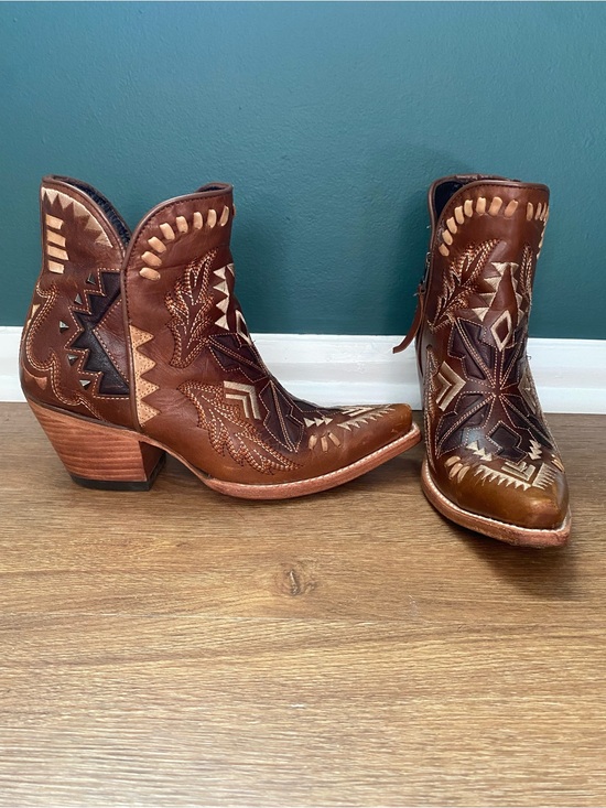 Ariat Shoes - Airy Women's Embroidered Western Ankle Boots